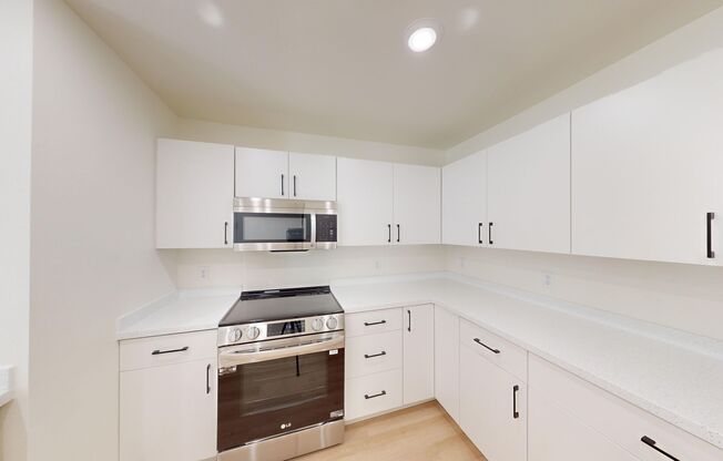 3 beds, 2 baths, 974 sqft, $1,425, Unit 6000-204