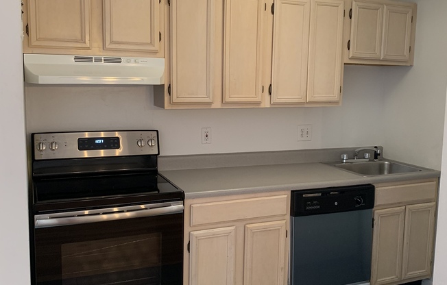 1 bed, 1 bath, $2,800, Unit 23