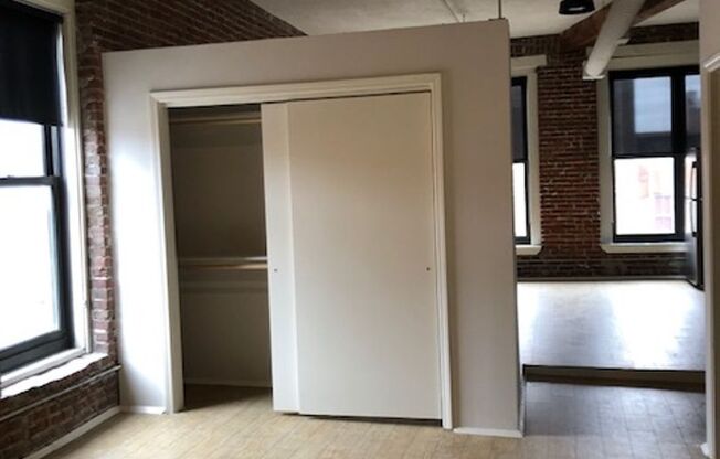 1 bed, 1 bath, 682 sqft, $1,350, Unit 305