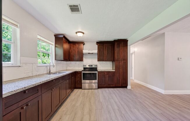 Spacious 4BR/2BA Home in Houston 77051 – Prime Location Near Major Highways & Downtown Access