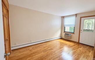 2 beds, 1 bath, 779 sqft, $4,800, Unit 1