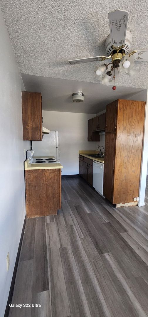 Garden level 2 bed, 1 bath apartment in Cheyenne