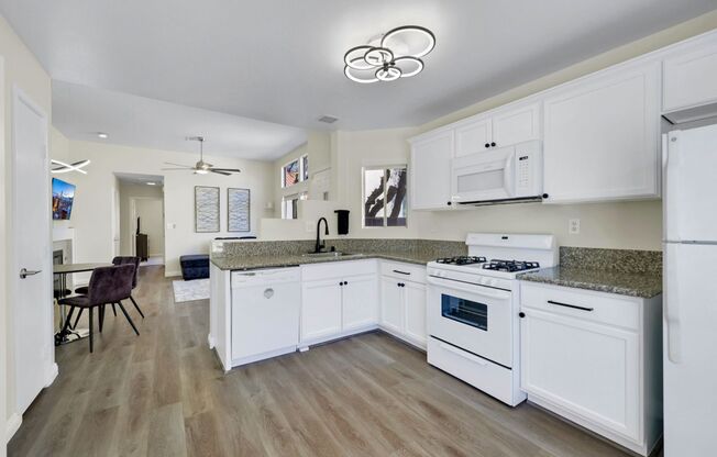 Fully Furnished 2 bedroom Townhome
