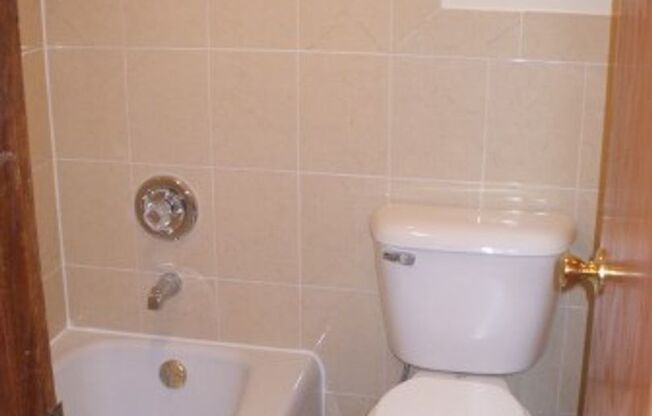 2 beds, 1 bath, 850 sqft, $1,144, Unit 7926 - 5