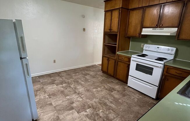 2 beds, 1 bath, 903 sqft, $1,170, Unit K-9