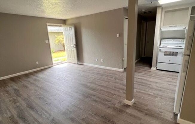 2 beds, 1 bath, 750 sqft, $1,700, Unit #302
