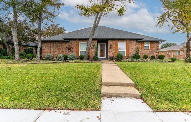 4636 VERSAILLES LN