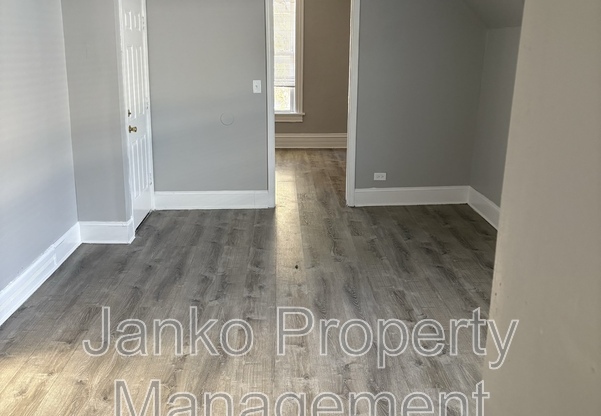 7111 S GREENWOOD AVE