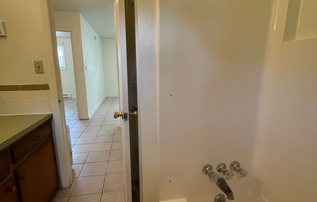2 beds, 1 bath, 903 sqft, $1,290, Unit K-10