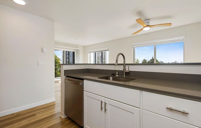 2 beds, 2 baths, 1,005 sqft, $2,795, Unit 402