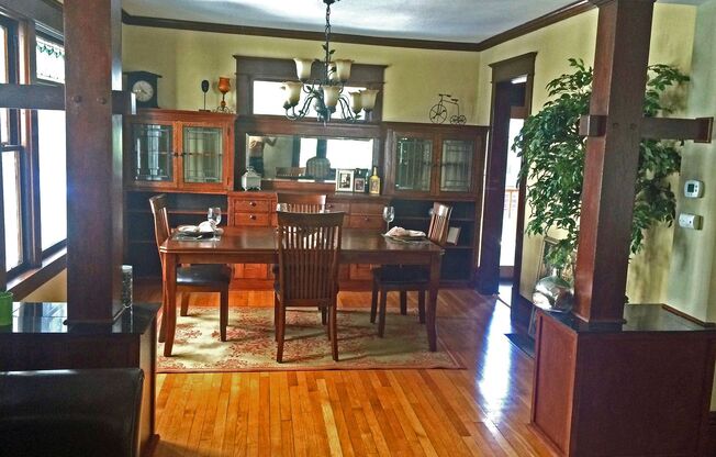 SINGLE FAMILY HOME! Great Location! Laundry, Wood Floors and Parking!