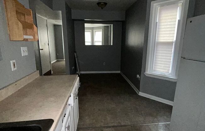 2 beds, 1 bath, $1,850, Unit #2