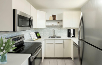 Charming 2-Bedroom in the Heart of Arcadia Lite – Camelita Villas