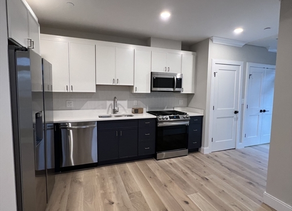 2 beds, 2 baths, 900 sqft, $3,995, Unit 101