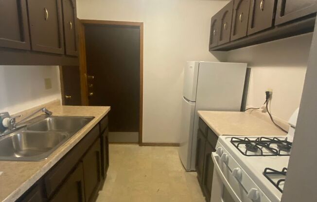 3 beds, 1.5 baths, 1,066 sqft, $1,499, Unit 5166 C23