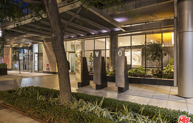 1 bed, 1.5 baths, 1,240 sqft, $3,500, Unit 404