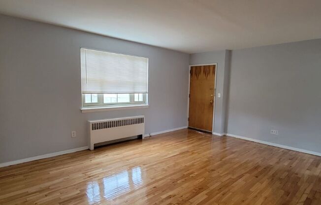 2 beds, 1 bath, 825 sqft, $2,300, Unit S082A