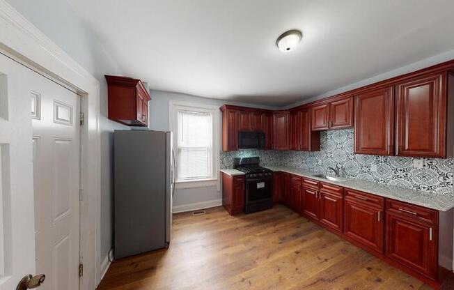 706 E 43 ST