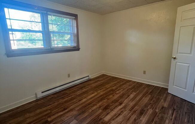 2 beds, 1 bath, 903 sqft, $1,140, Unit M-9