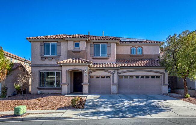 Stunning 5-Bedroom Home with Solar Panels, Pool, and Jacuzzi for Rent