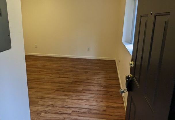 2 beds, 1 bath, 750 sqft, $1,195, Unit 20