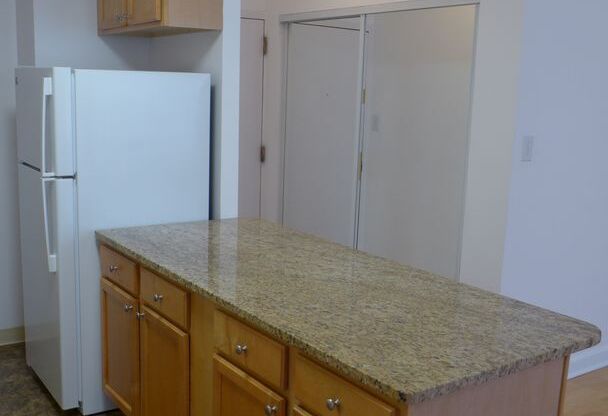 2 beds, 1 bath, 800 sqft, $1,950, Unit 801