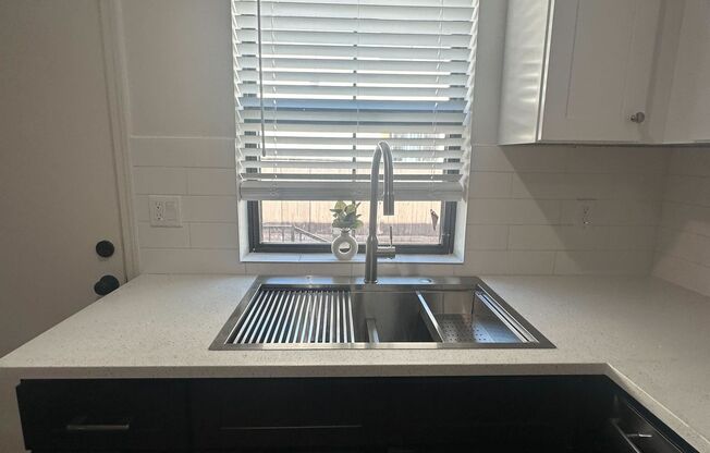 1 bed, 1 bath, 595 sqft, $1,290, Unit 115
