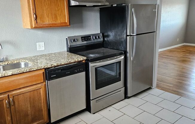 2 beds, 1 bath, 750 sqft, $1,120, Unit B11 1021 14