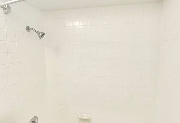 3 beds, 2 baths, 985 sqft, $2,495, Unit 401