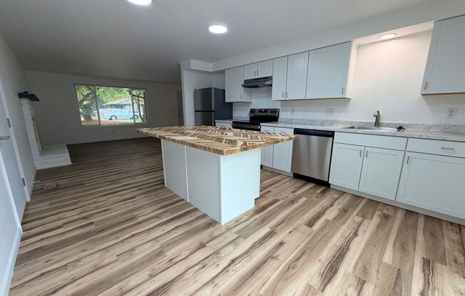3 beds, 2 baths, $2,595
