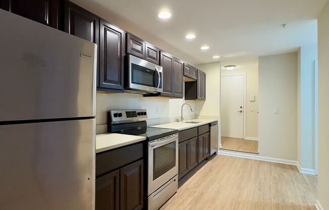 2 beds, 1 bath, 913 sqft, $1,299, Unit 411 Unit 204