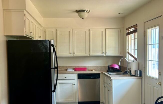 Furnished 2 Bedroom Condo - Furnished Mid-Term Rental