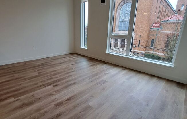 Studio, 1 bath, 350 sqft, $1,558, Unit 405