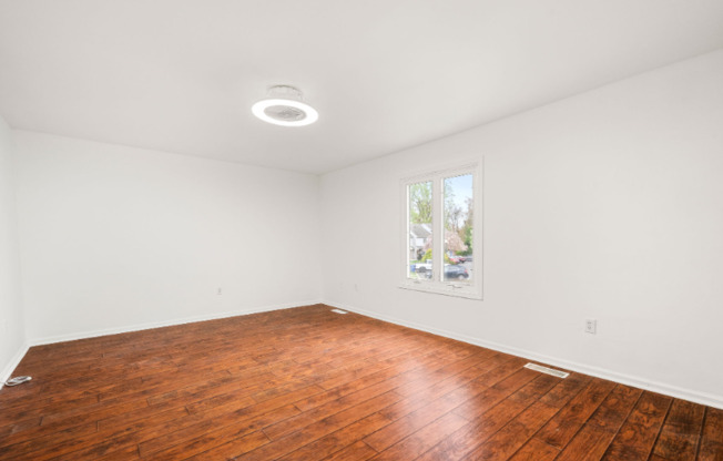 302 PINEBOOKE CIR