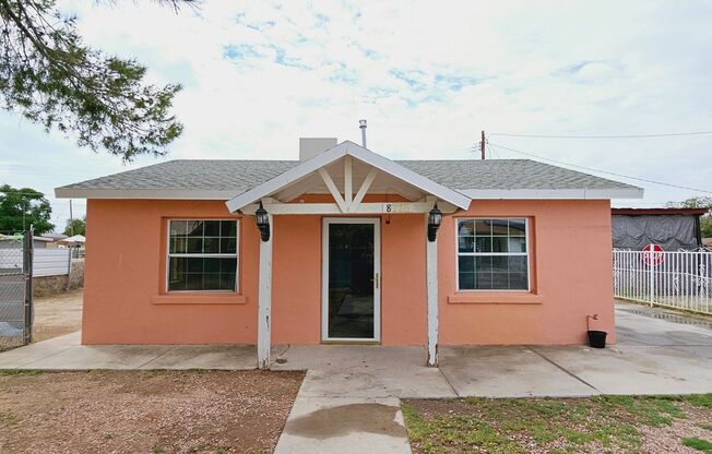 Cozy 2 bedroom, 1 bath home in Lower Valley El Paso!