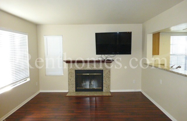 Rancho Bernardo, 14936 Avenida Venusto #15- Gorgeous unit, Must See!