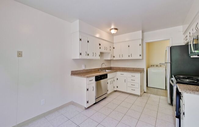 3 beds, 1.5 baths, 1,037 sqft, $3,500, Unit Unit 1-676 Reseda