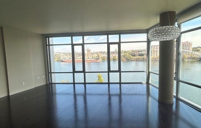 Waterfront Pearl Condo with Sweeping River & Bridge Views