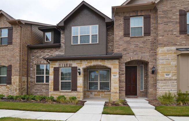 Beautiful Townhome in Richardson ISD!