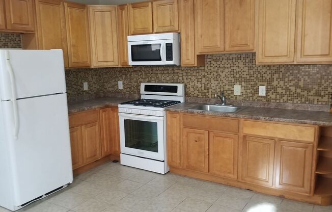 4 beds, 1.5 baths, 1,200 sqft, $1,800, Unit House