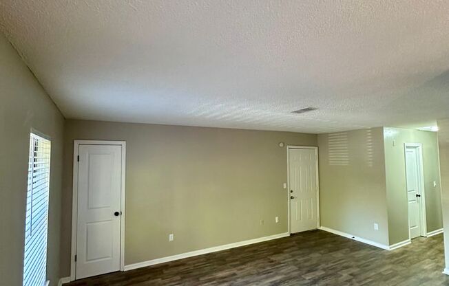 2 beds, 1 bath, 900 sqft, $1,395, Unit 117-14R