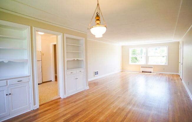 Irvington: Spacious 2 Bdr w/Hardwoods, Built-ins + Charm!