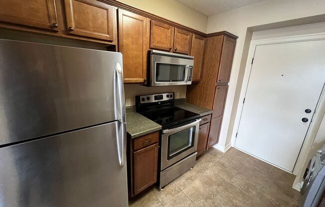 2 beds, 1 bath, 800 sqft, $1,395, Unit 601 - Unit 205 B800