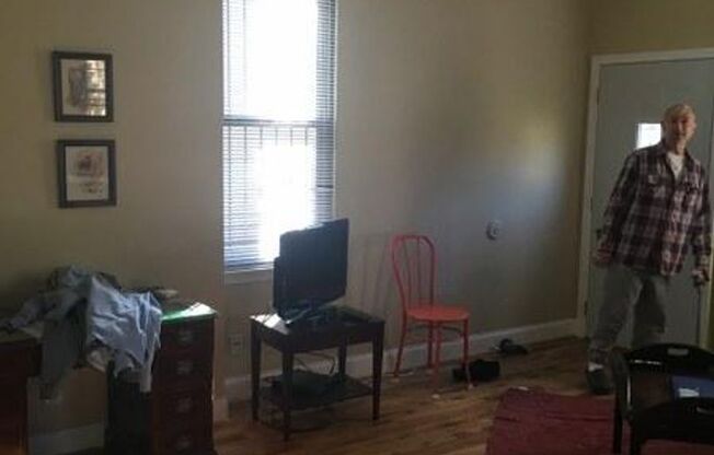 1 bed, 1 bath, 700 sqft, $850