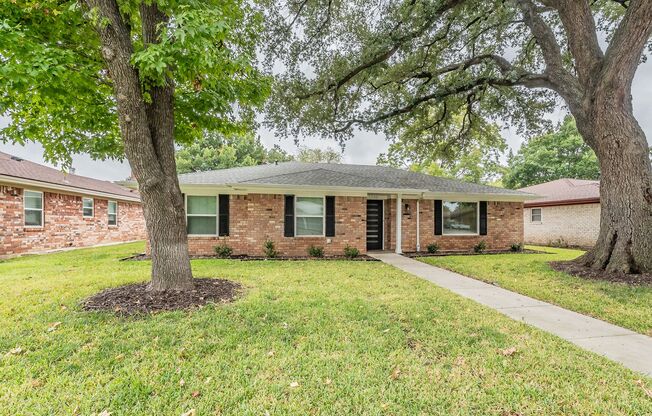 Bright, clean & open concept 3/2/2 home Plano - 1300 Potomac Drive, Plano TX 75075
