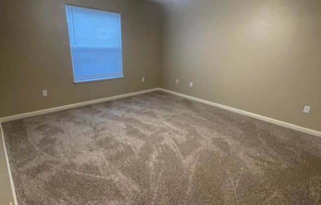 1 bed, 1 bath, 822 sqft, $1,395, Unit 910 H 105