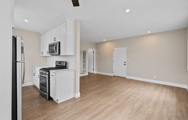 2 beds, 1 bath, 720 sqft, $2,500, Unit Unit #4
