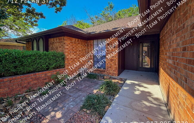 712 PECAN ST