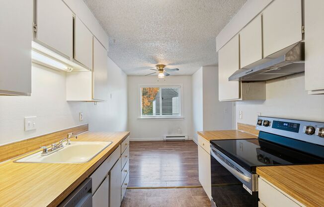 2 beds, 1 bath, 864 sqft, $1,349, Unit #10