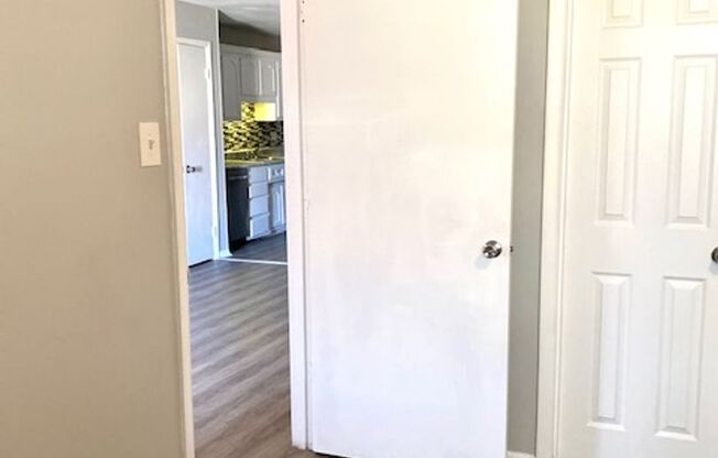 2 beds, 1 bath, $820